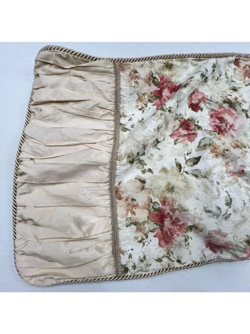 Vintage JCPenney Home Collection Floral Ruffled Pillow Shams Bedding Cream